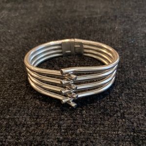 Silver Tone Spring Hinge Bracelet